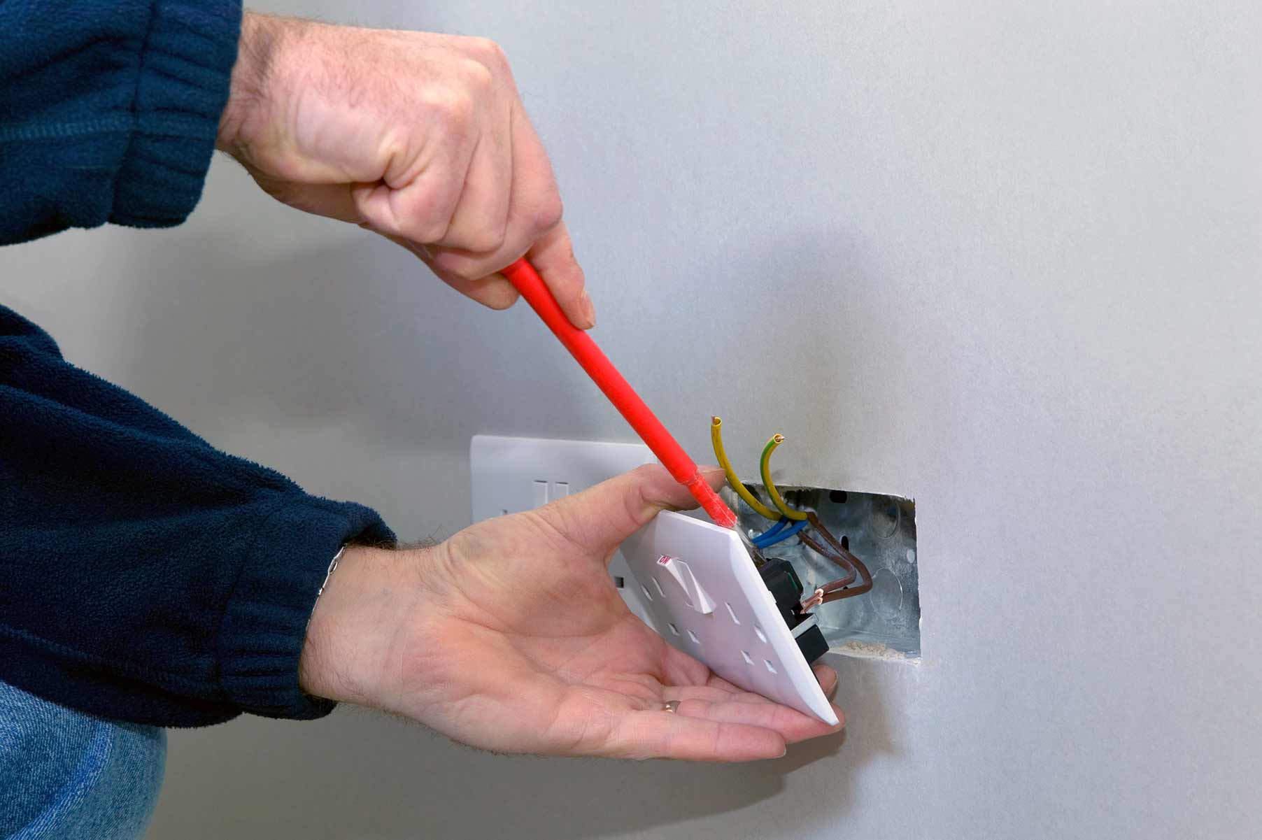 Our electricians can install plug sockets for domestic and commercial proeprties in West Bromwich and the local area. 